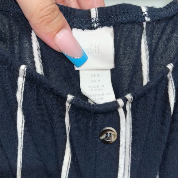 H&M White and Navy Blue Striped Scrunch Off The Shoulder Crop Top - Picture 4 of 4